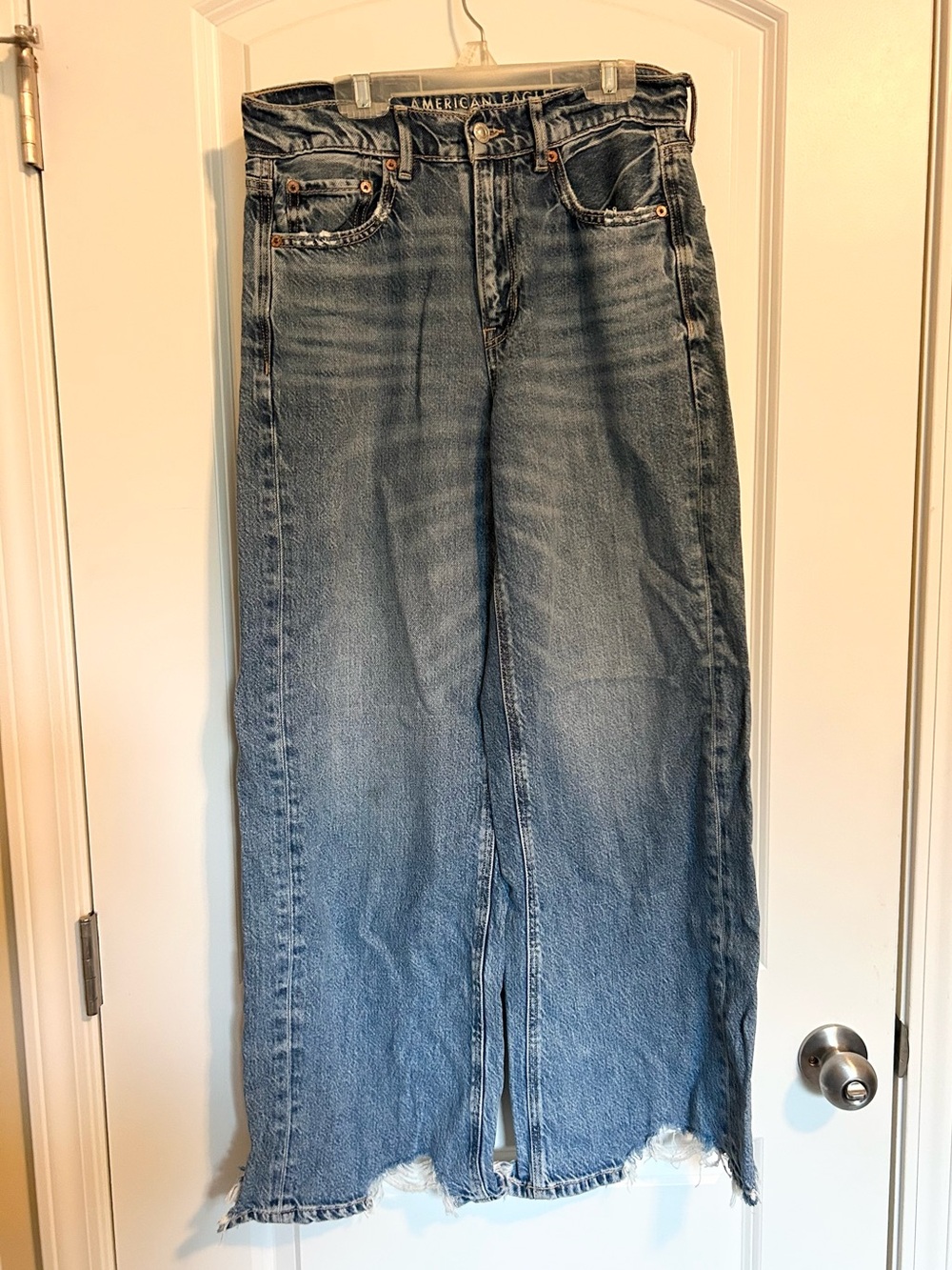 NEW- American Eagle Medium Blue super high rise baggy Wide Leg Jeans